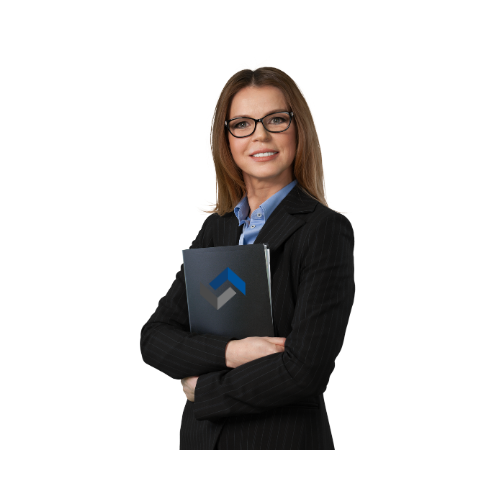Imagem de uma mulher segurando uma pasta escolar, para representar uma professora feliz em poder otimizar o seu tempo com os recursos que o protal do professor do software SIAEWEB oferece.